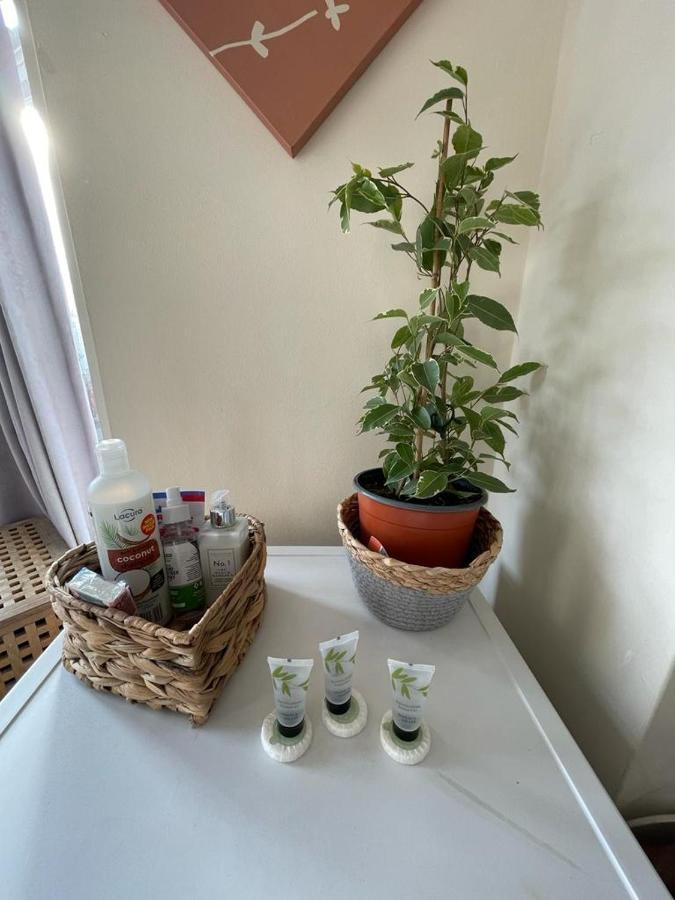 Room In Family Home Near Penny Lane ลิเวอร์พูล ภายนอก รูปภาพ