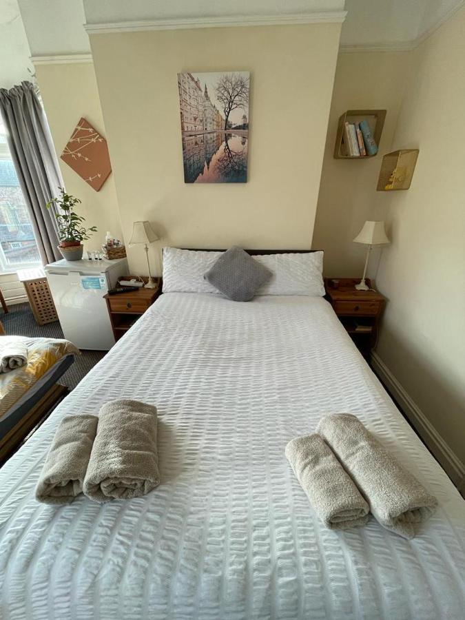Room In Family Home Near Penny Lane ลิเวอร์พูล ภายนอก รูปภาพ