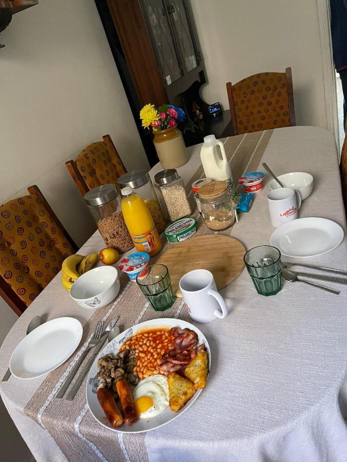 Room In Family Home Near Penny Lane ลิเวอร์พูล ภายนอก รูปภาพ