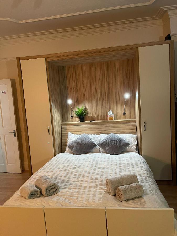 Room In Family Home Near Penny Lane ลิเวอร์พูล ภายนอก รูปภาพ